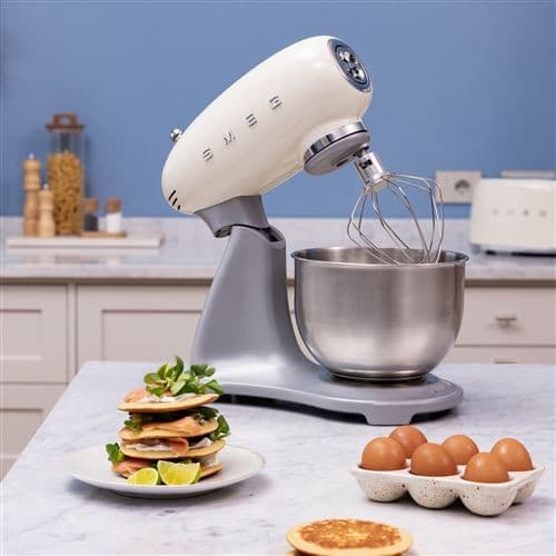 Smeg kuhinjski robot SMF04CREU Akcija u trgovini Kaufland