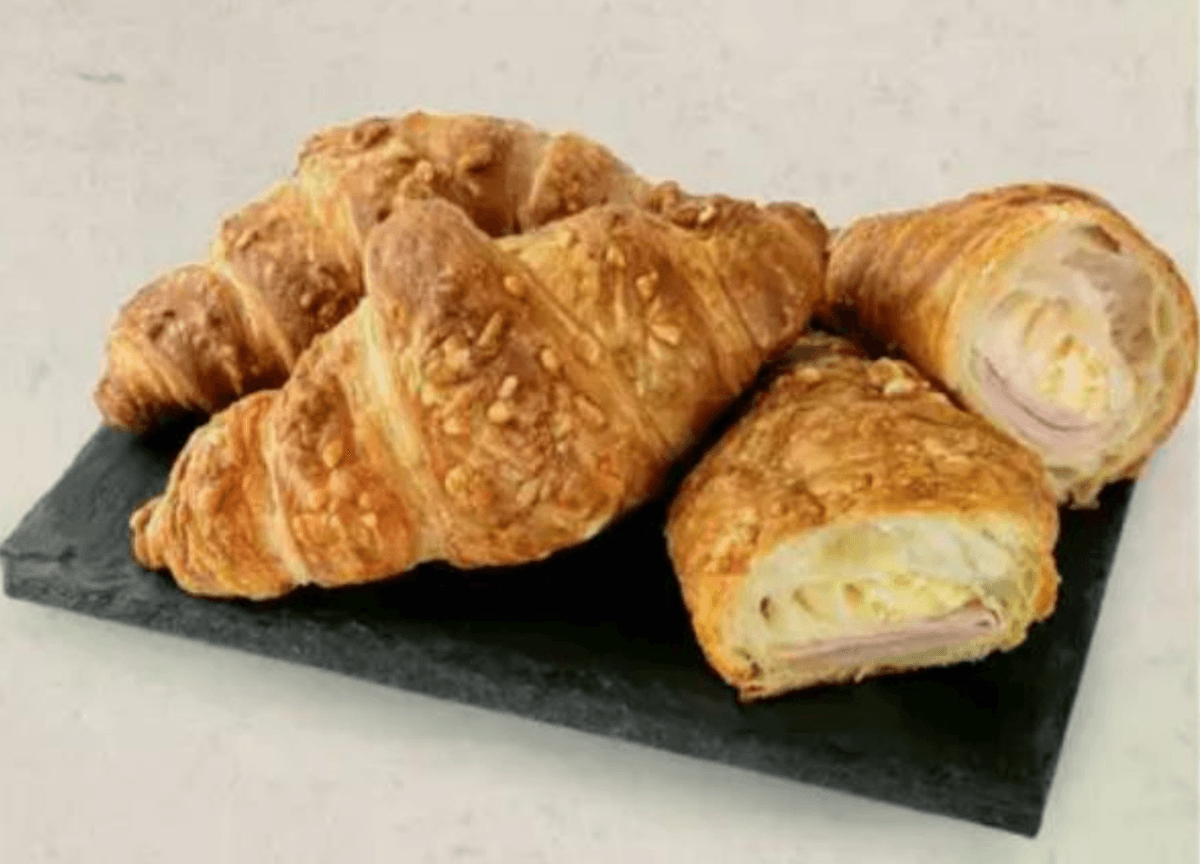 Croissant sa šunkom i sirom 85 g Akcija u trgovini Plodine