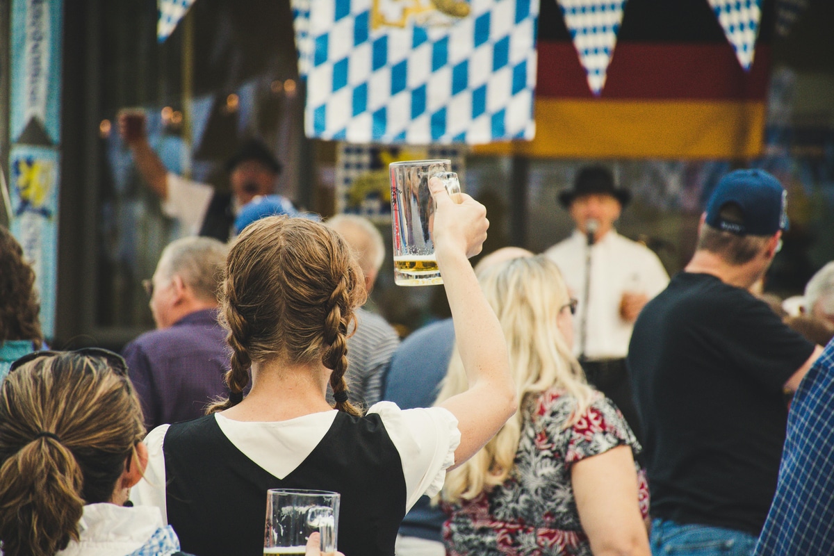 Oktoberfest Kod Kuće: Vodič Kroz Najbolje Akcije Piva i Tajne Najveće Svjetske Fešte!