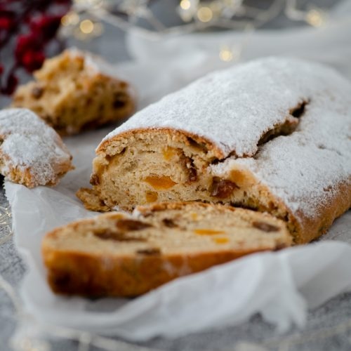 Božični kolač s marcipanom 750 g Kuchenmeister - Akcija u trgovini Interspar