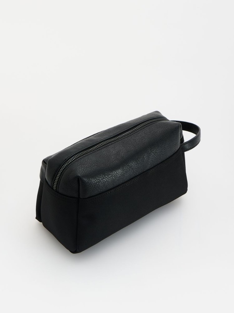 Men's Moments vodoodbojna kozmetička torbica 27 x 15,5 x 9 cm Akcija u trgovini Oriflame
