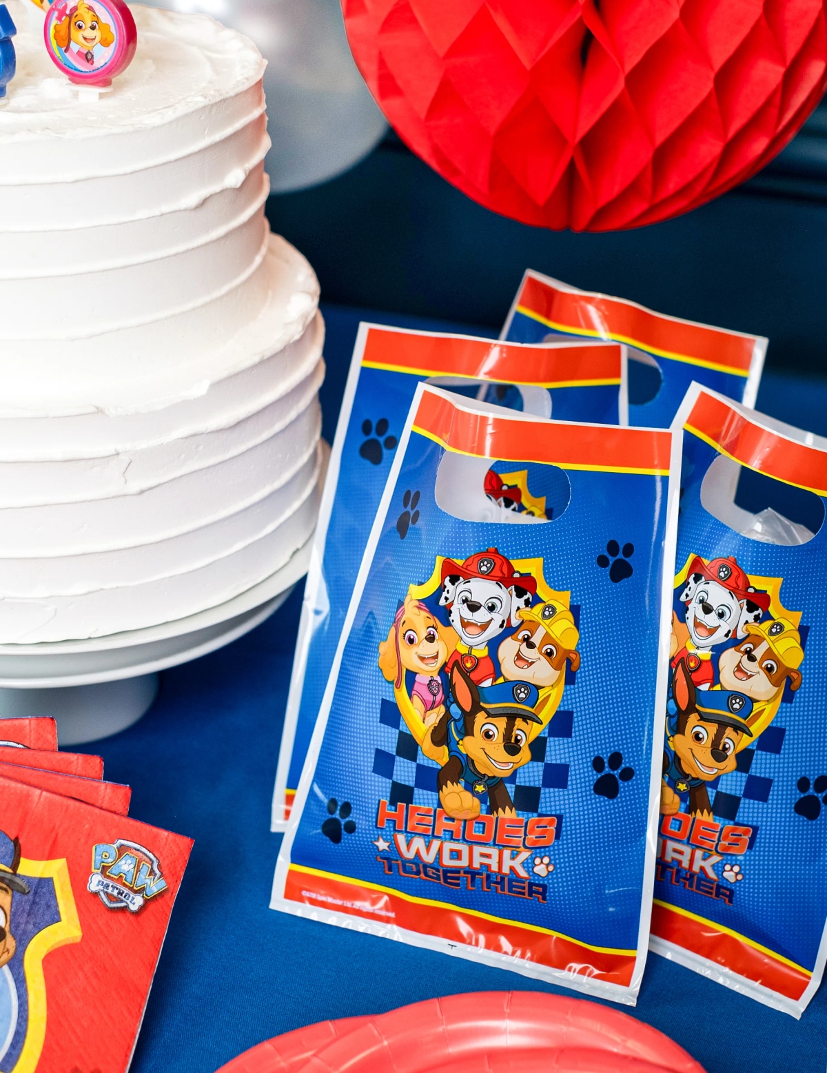 Poklon vrećica Paw Patrol ili Spiderman 17,5x22,9x9,8 cm Akcija u trgovini Tedi