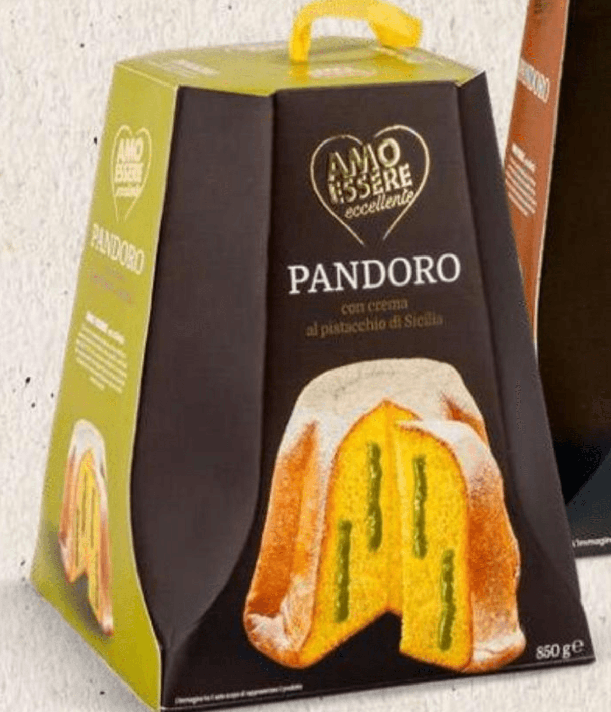 Pandoro punjen kremom sicilijanskih pistacija 850 g AMO ESSERE - Akcija u trgovini Eurospin