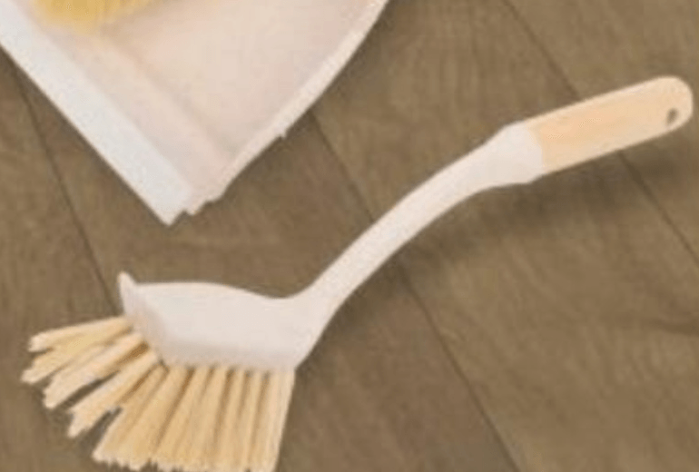 Četka - Akcija u trgovini Merkury