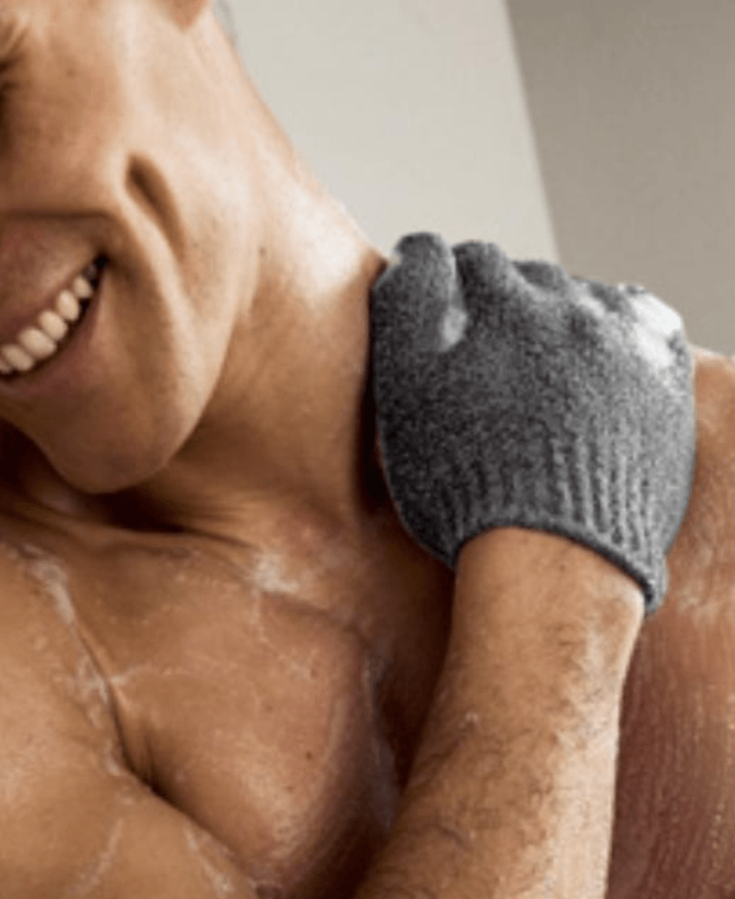 Charcoal rukavica za piling - Akcija u trgovini Oriflame