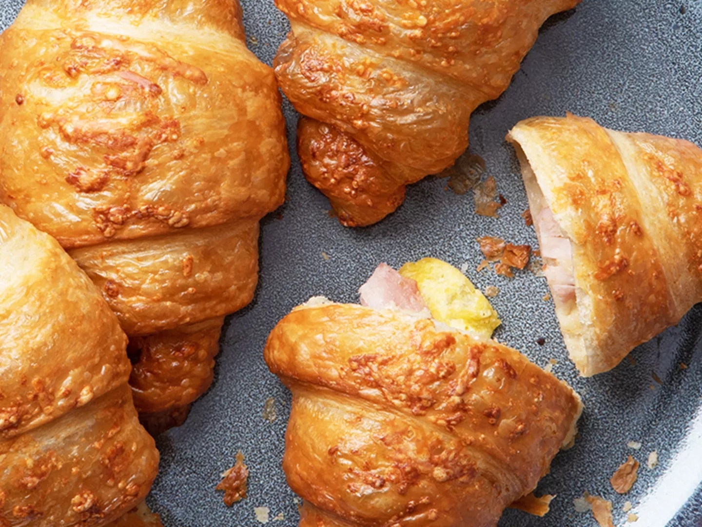 Croissant sa šunkom i sirom 95 g