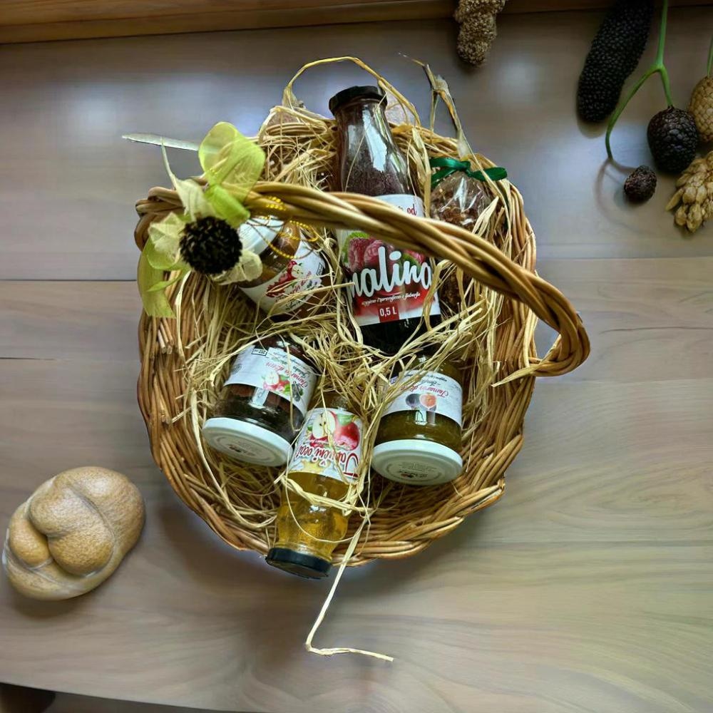 Poklon košara Dimenzije: 39 x 30 x 38 cm