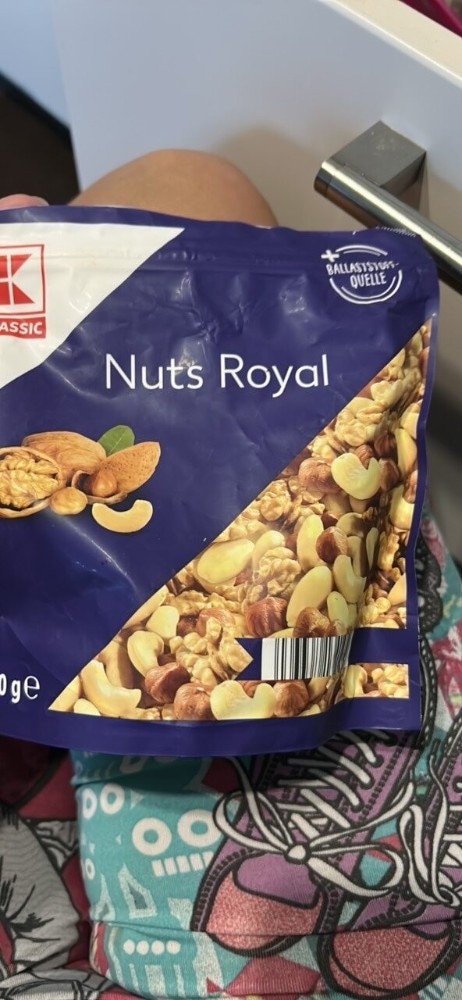 Nuts Royal 200 g Classic - Akcija u trgovini Kaufland