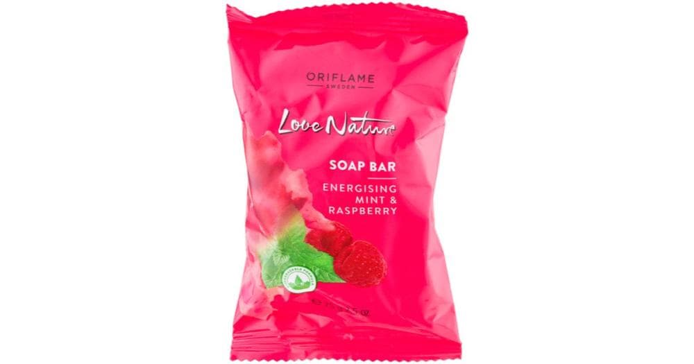 Love Nature Energising piling sapun s organskom metvicom i malinom 75 g Akcija u trgovini Oriflame